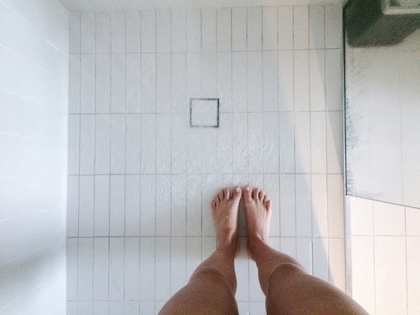 Quels sont les avantages du receveur de douche à poser ?